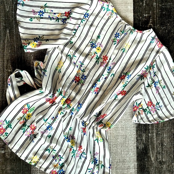 Tie Waist Floral Striped Blouse - Picture 4 of 5